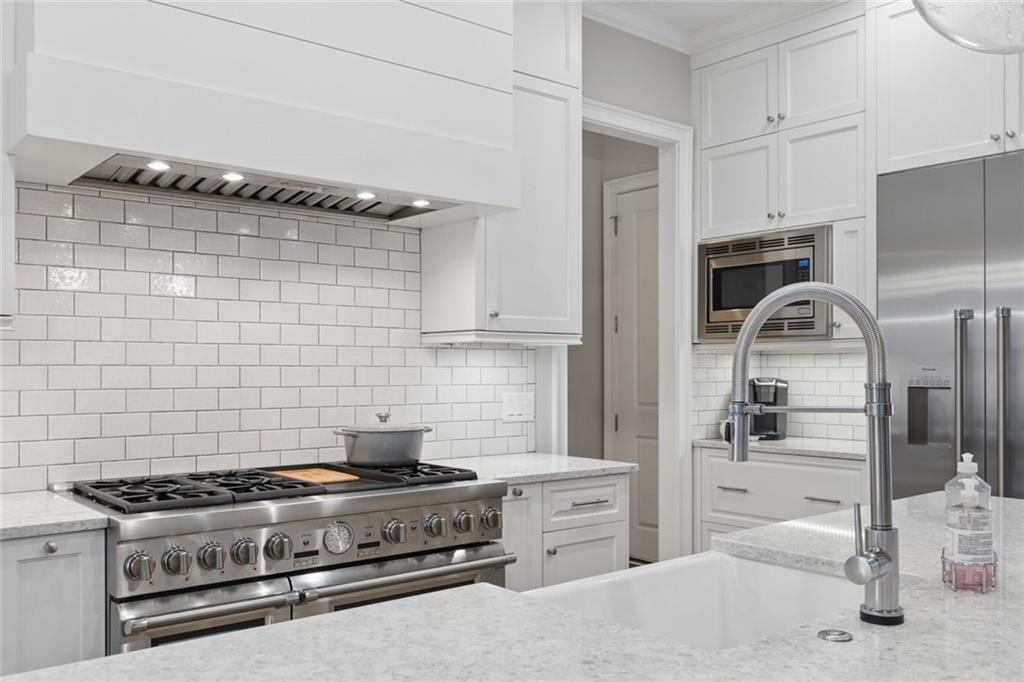 317 Riversedge Drive Atlanta, GA 30339 - Photo 16 of 68 a kitchen with stainless steel appliances granite countertop a stove and a refrigerator