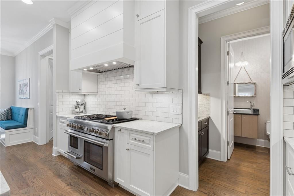 317 Riversedge Drive Atlanta, GA 30339 - Photo 21 of 68 a kitchen with stainless steel appliances a stove a sink and a refrigerator