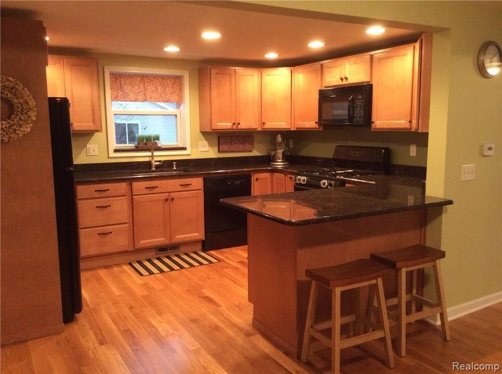 704 Brower Road Fowlerville, MI 48836 - Photo 4 of 23 image.jpg