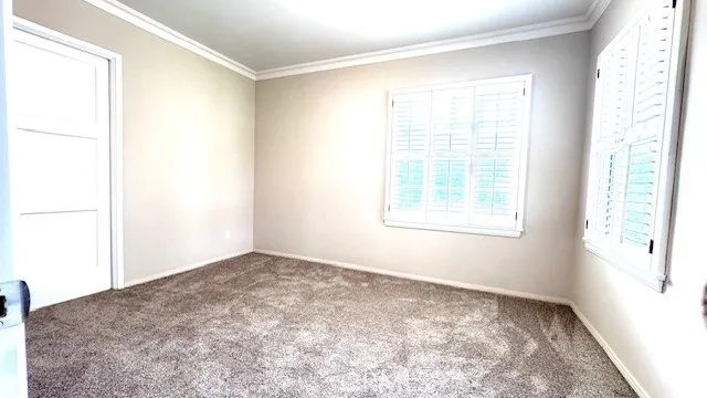 a view of empty room with window
