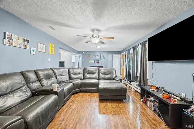 $260,000 | 2033 Highway 63, Williamsport, IN 47993