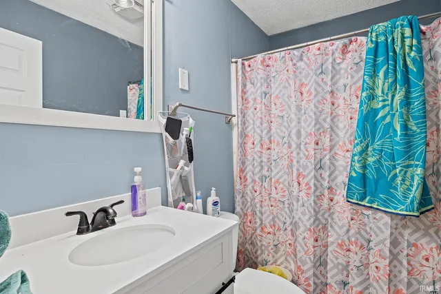 $260,000 | 2033 Highway 63, Williamsport, IN 47993