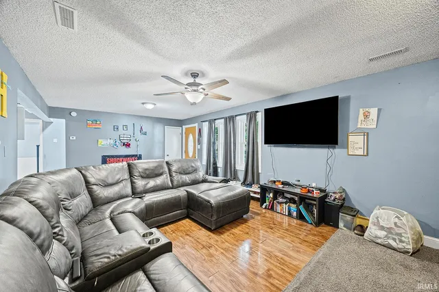 $260,000 | 2033 Highway 63, Williamsport, IN 47993