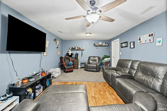 $260,000 | 2033 Highway 63, Williamsport, IN 47993