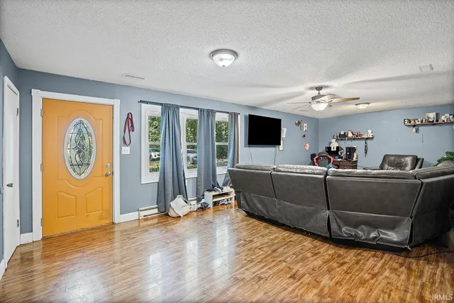 $260,000 | 2033 Highway 63, Williamsport, IN 47993