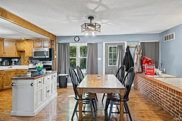 $260,000 | 2033 Highway 63, Williamsport, IN 47993