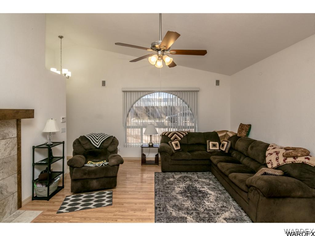 3691 North Verdugo Road Kingman, AZ 86409 - Photo 8 of 34 Living Room