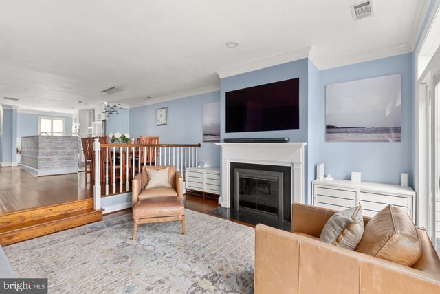 $1,000,000 | 1166 North Pitt Street, Alexandria, VA 22314