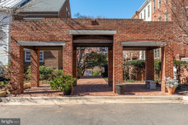 $1,000,000 | 1166 North Pitt Street, Alexandria, VA 22314
