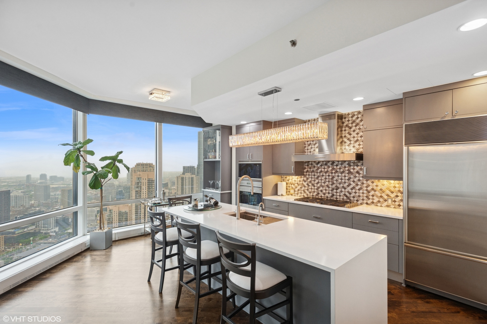 401 North Wabash Avenue, Unit 44F Chicago, IL 60611 - Photo 12 of 26 a kitchen with a table and chairs