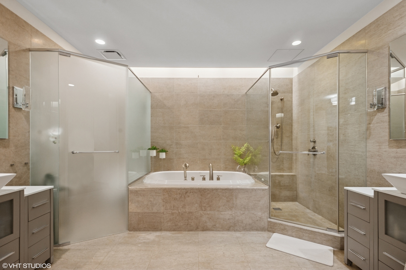 401 North Wabash Avenue, Unit 44F Chicago, IL 60611 - Photo 15 of 26 a bathroom with a bathtub shower sink and mirror