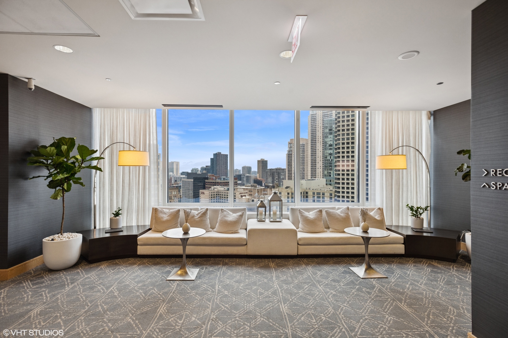 401 North Wabash Avenue, Unit 44F Chicago, IL 60611 - Photo 23 of 26 a living room with furniture and a potted plant