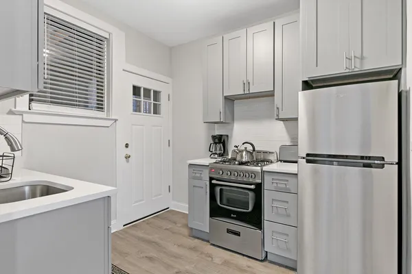 $2,195 | 631 West Roscoe Street, Unit M2, Chicago, IL 60657