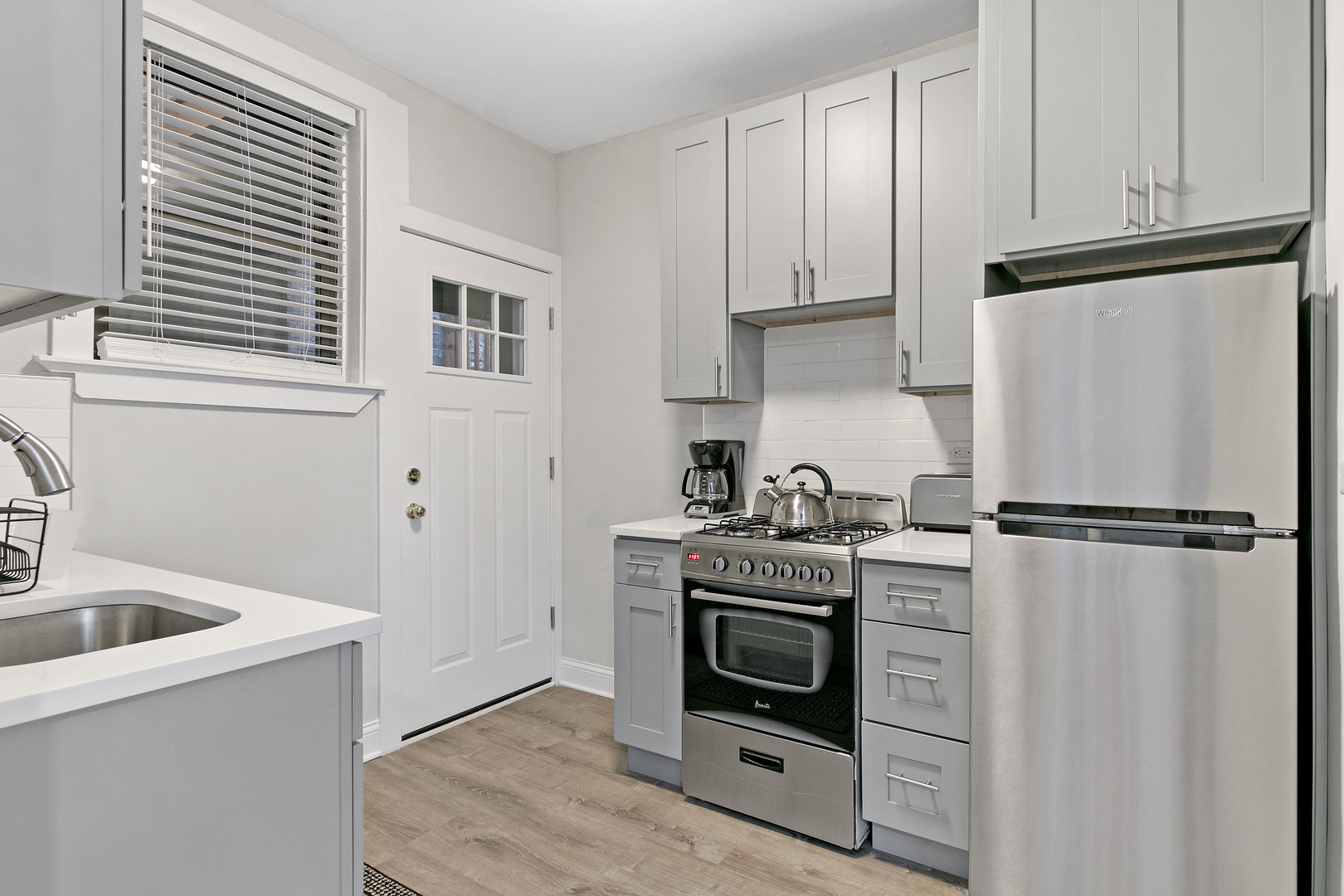 631 West Roscoe Street, Unit M2 Chicago, IL 60657 - Photo 14 of 17