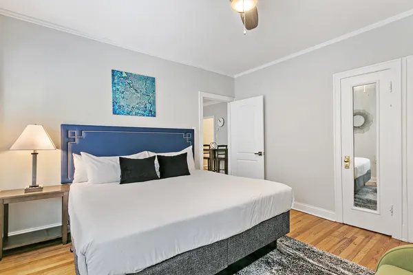 $2,195 | 631 West Roscoe Street, Unit M2, Chicago, IL 60657