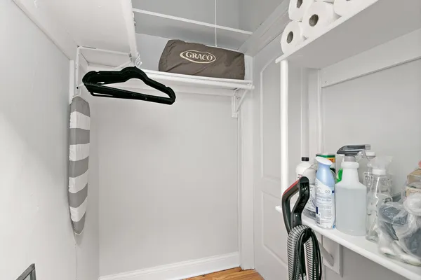 $2,195 | 631 West Roscoe Street, Unit M2, Chicago, IL 60657