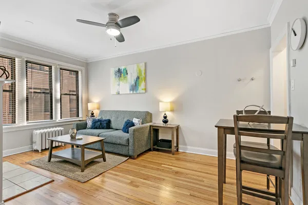 $2,195 | 631 West Roscoe Street, Unit M2, Chicago, IL 60657