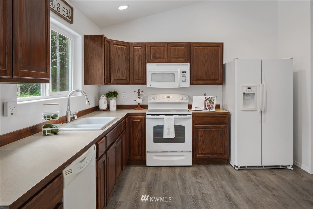 4864 East Rasor Road Belfair, WA 98528 - Photo 8 of 21 Gallery Image 8