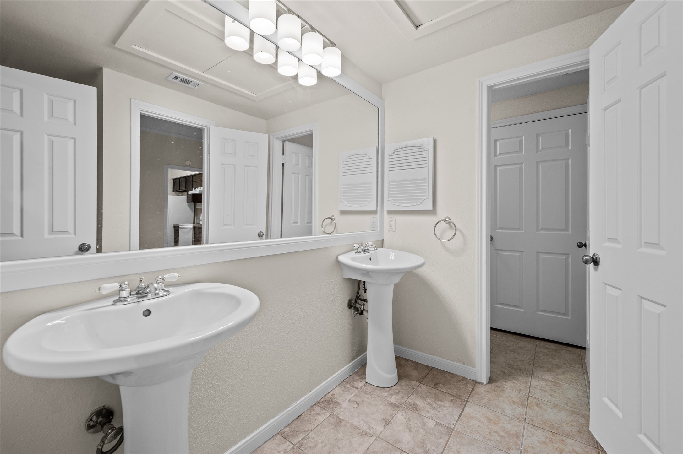 5718 Val Verde Street, Unit 7 Houston, TX 77057 - Photo 11 of 23 a bathroom with a sink and a mirror