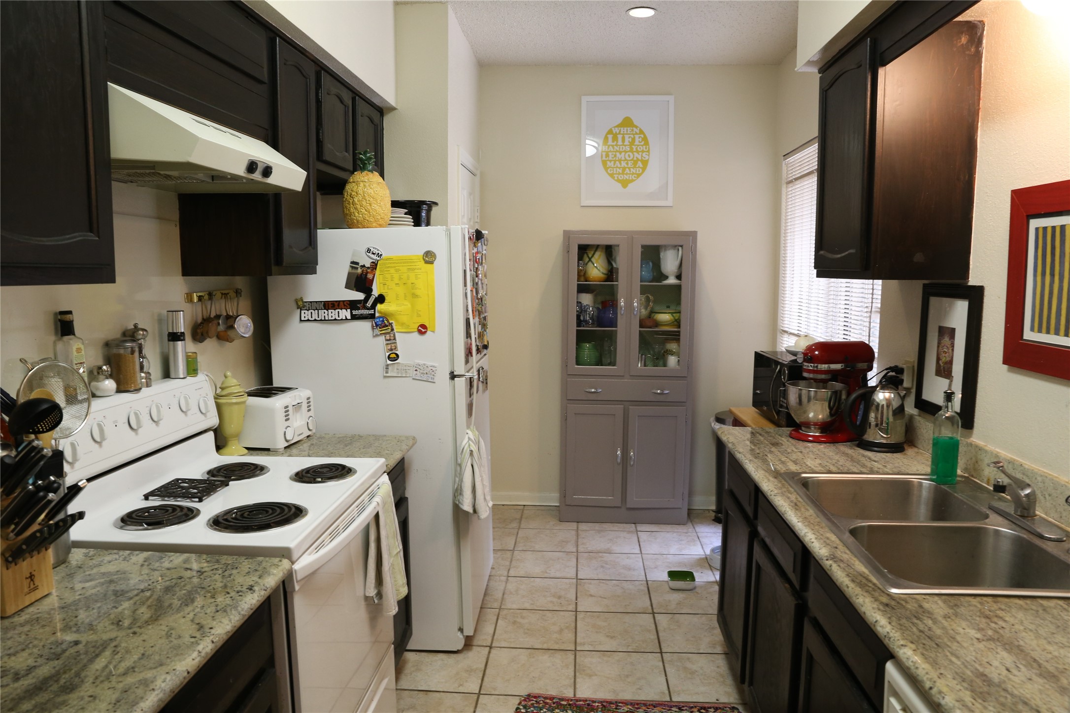5718 Val Verde Street, Unit 7 Houston, TX 77057 - Photo 19 of 23 a kitchen that has a sink a stove and a refrigerator