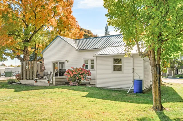 $180,000 | 130 4th Street, Lakeview, MI 48850