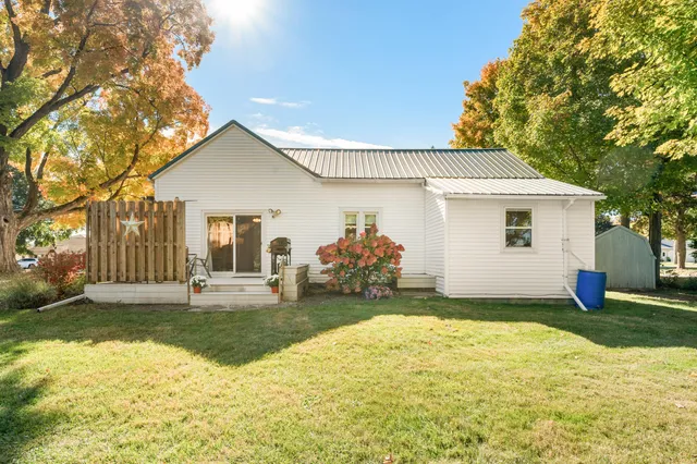 $180,000 | 130 4th Street, Lakeview, MI 48850