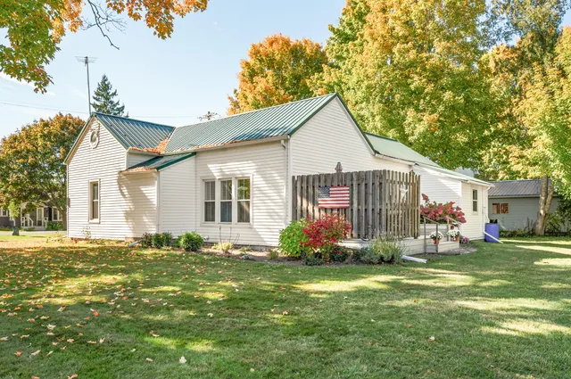 $180,000 | 130 4th Street, Lakeview, MI 48850