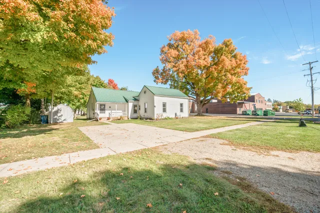 $180,000 | 130 4th Street, Lakeview, MI 48850