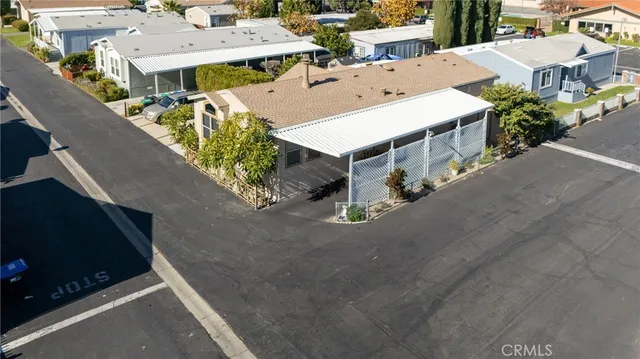 a picture of a black and white wall