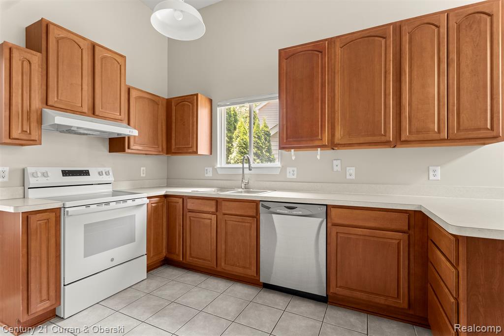 3444 Ashburnam Road Ann Arbor, MI 48105 - Photo 13 of 37