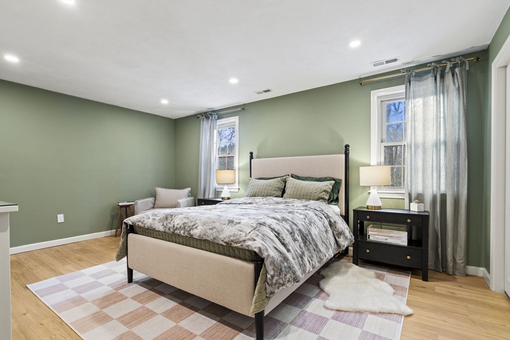 4 Apple Ridge Road, Unit 6 Maynard, MA 01754 - Photo 13 of 40 a bedroom with a bed and a lamp