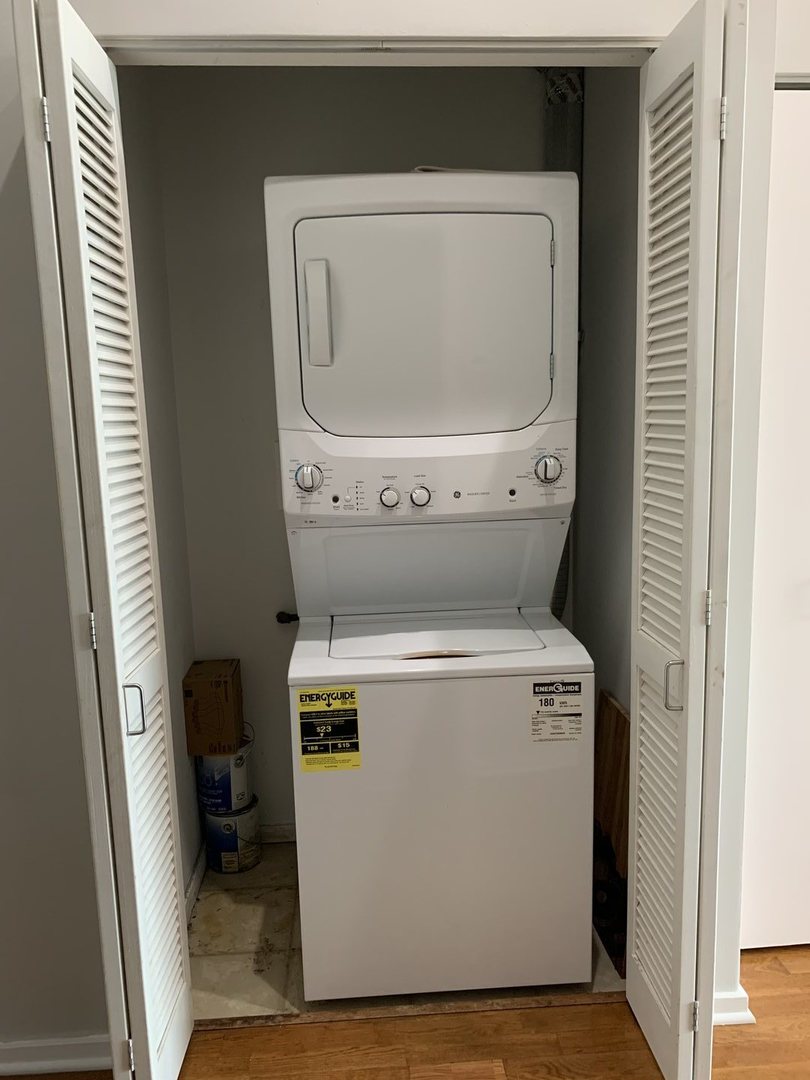 2323 West Pershing Road, Unit 319 Chicago, IL 60609 - Photo 33 of 39 a utility room with dryer and washer