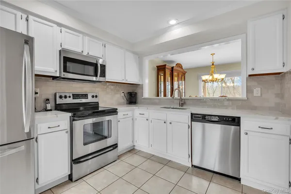 $625,000 | 172 Ridgeview Lane, Yorktown Heights, NY 10598