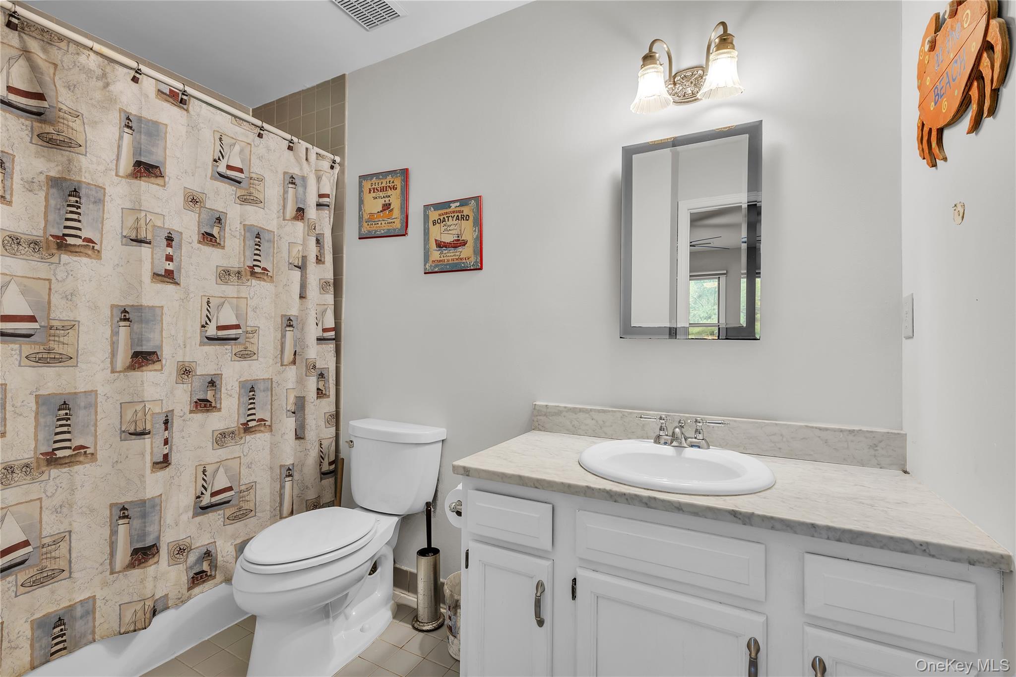 172 Ridgeview Lane Yorktown Heights, NY 10598 - Photo 19 of 32 Ensuite bath in 2nd bedroom