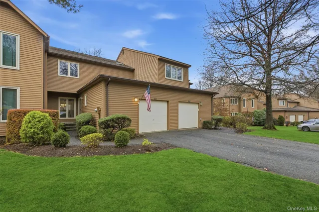 a view of a house with backyard