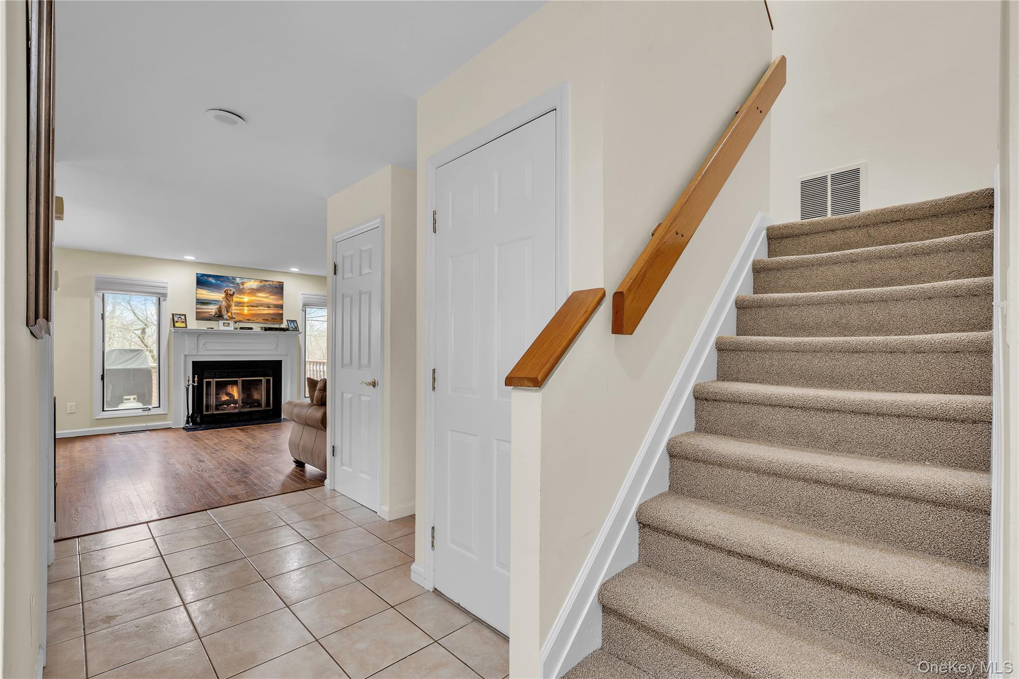 172 Ridgeview Lane Yorktown Heights, NY 10598 - Photo 5 of 32 Entry Hall