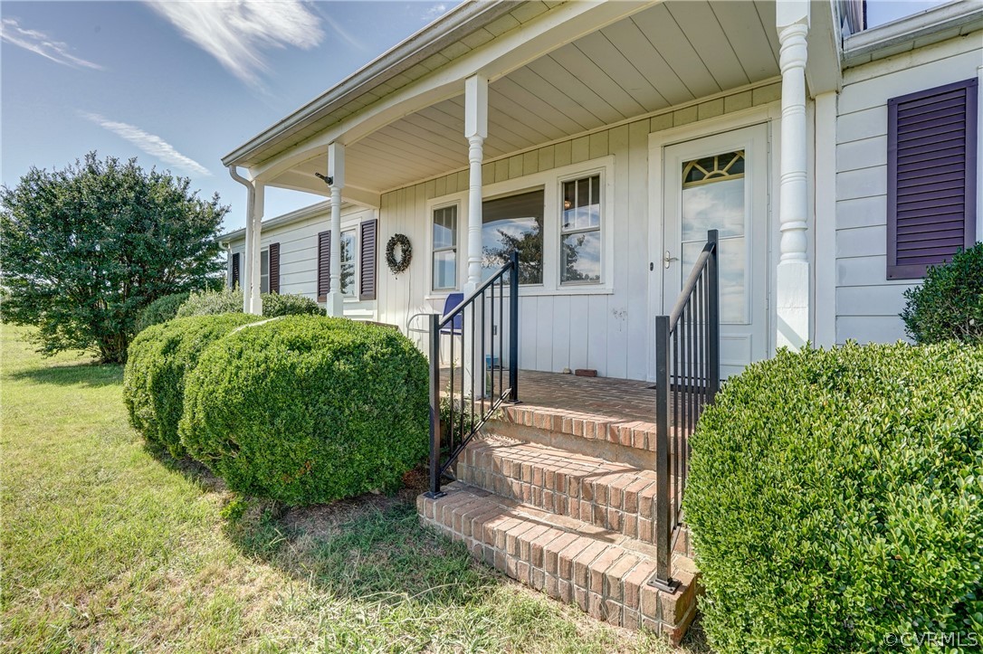 121 John Randolph Road Farmville, VA 23901 - Photo 23 of 46 a front view of a house with garden