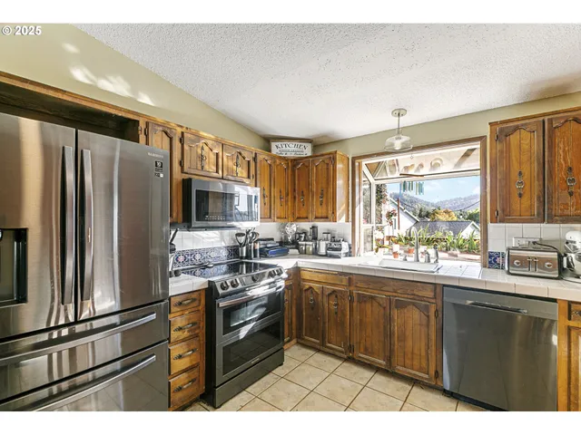 $449,900 | 2188 Southwest Binford Lake Parkway, Gresham, OR 97080