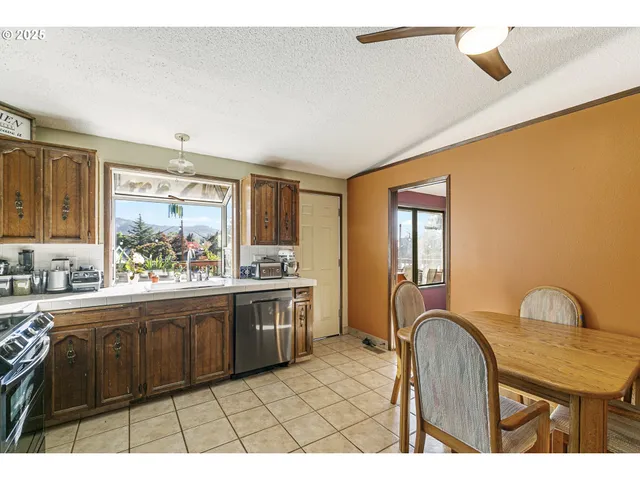 $449,900 | 2188 Southwest Binford Lake Parkway, Gresham, OR 97080