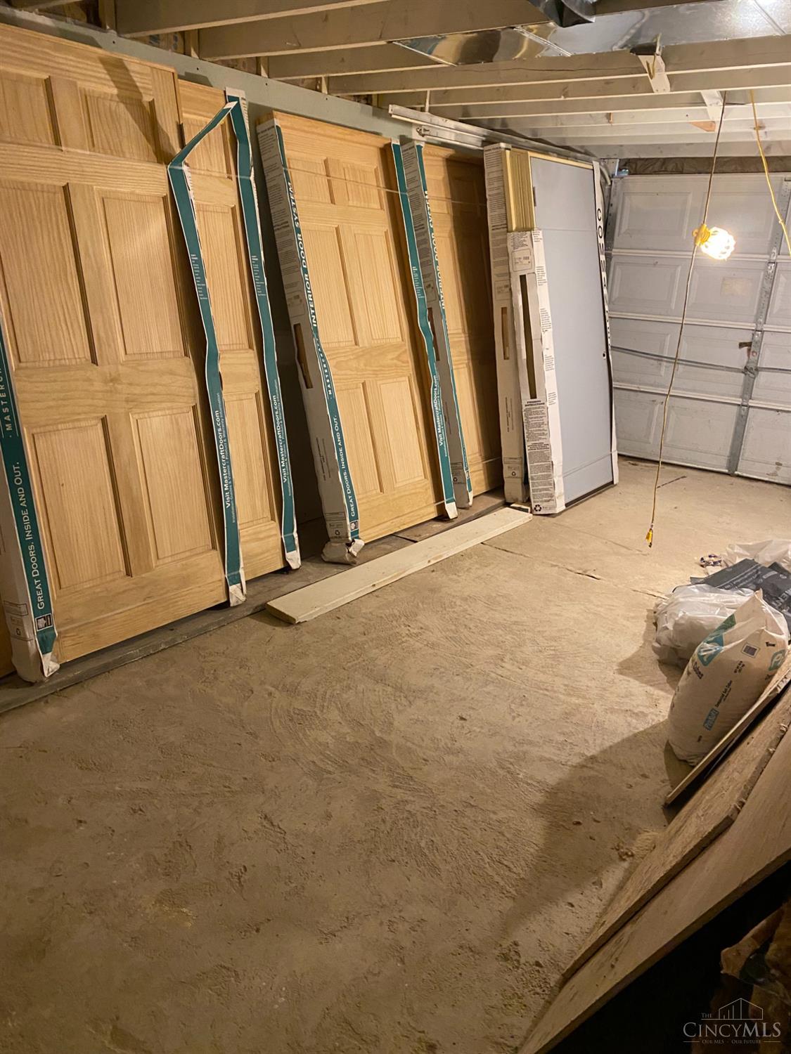 7700 Myers Road Middletown, OH 45042 - Photo 25 of 33 garage
