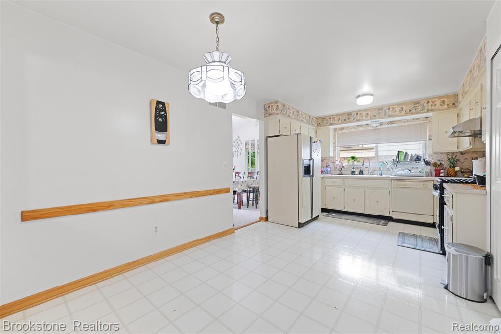 38982 Sutton Drive Sterling Heights, MI 48310 - Photo 20 of 27