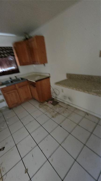 216 Northwest 4th Avenue Mulberry, FL 33860 - Photo 19 of 45 a room with a rug