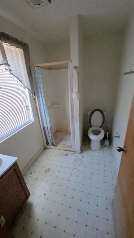 216 Northwest 4th Avenue Mulberry, FL 33860 - Photo 26 of 45 a bathroom with a toilet and a shower