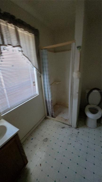 216 Northwest 4th Avenue Mulberry, FL 33860 - Photo 27 of 45 a view of a hallway with a toilet