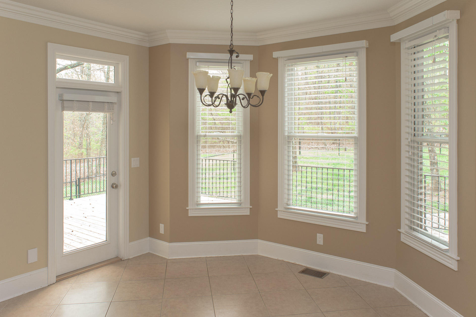70 Horseshoe Road Signal Mountain, TN 37377 - Photo 17 of 52 Breakfast Area
