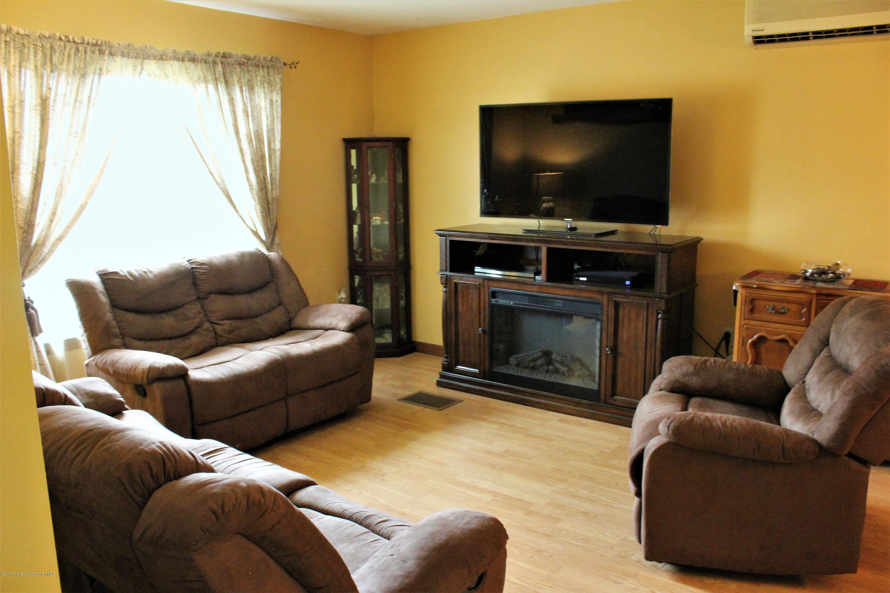 233 Rinaldi Drive Taylor, PA 18517 - Photo 17 of 34 Gallery Image 17