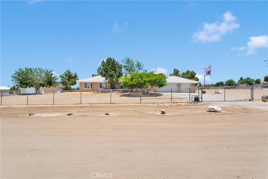 9525 Cambria Road Phelan, CA 92371 - Photo 3 of 59