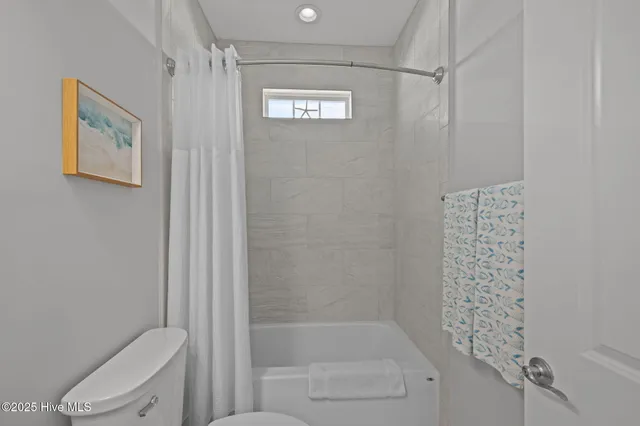 $709,000 | 205 Islander Drive, Unit B2, Emerald Isle, NC 28594