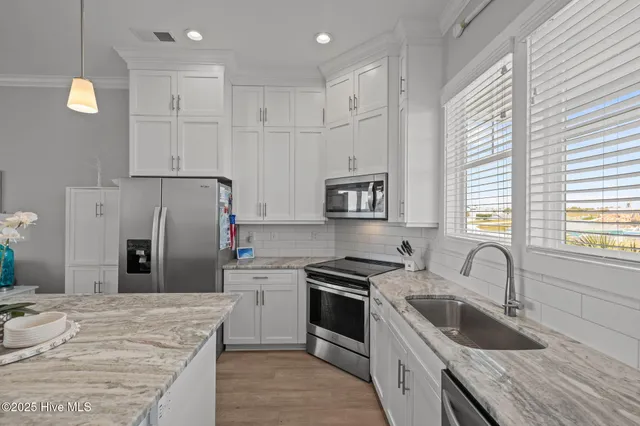 $709,000 | 205 Islander Drive, Unit B2, Emerald Isle, NC 28594