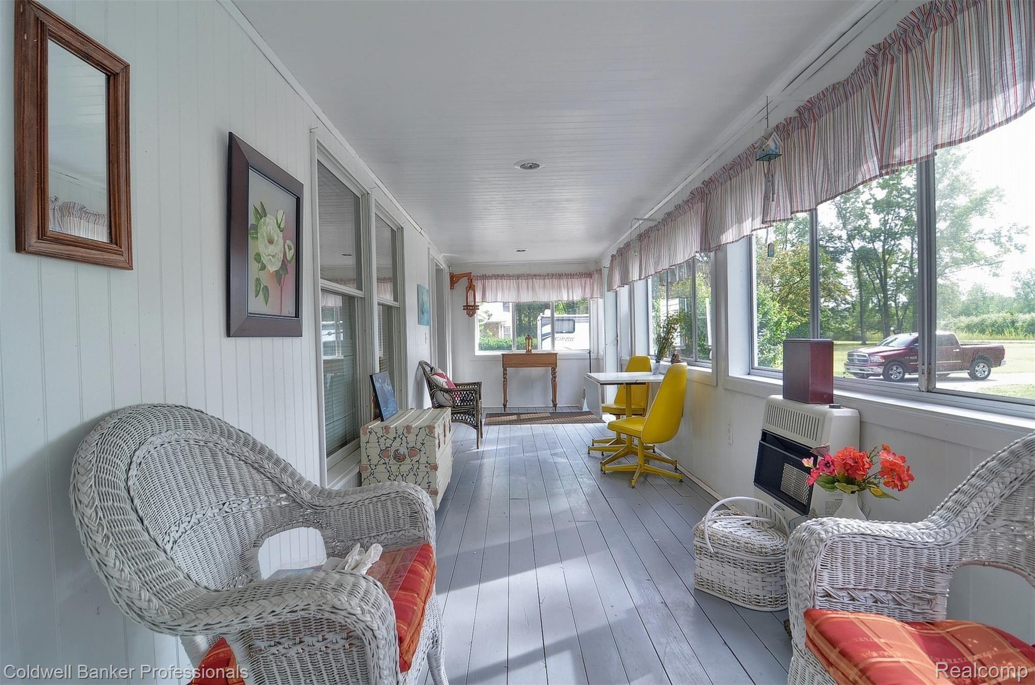 21973 Rust Road New Boston, MI 48164 - Photo 15 of 30 15-2nd Sun Room.jpg
